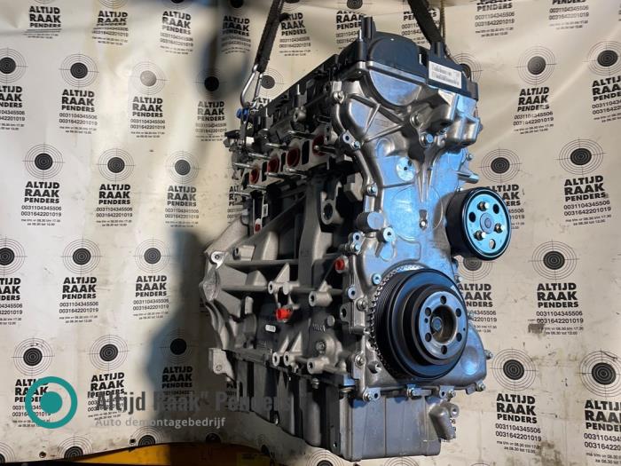 Engine from a Land Rover Discovery Sport (LC) 2.0 Si4 16V 2015