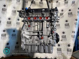 Engine from a Land Rover Discovery Sport (LC) 2.0 Si4 16V 2015