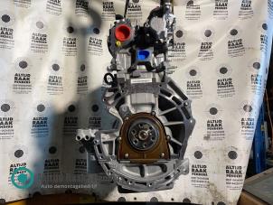 Engine from a Land Rover Discovery Sport (LC) 2.0 Si4 16V 2015