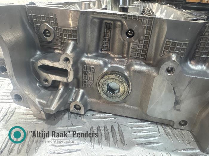 Zylinderkopf van een Toyota Tundra (K5/K6) 5.7 V8 32V Dual VVT-I 4WD 2010