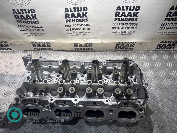 Zylinderkopf van een Toyota Tundra (K5/K6) 5.7 V8 32V Dual VVT-I 4WD 2010
