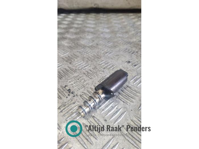 Used Camshaft sensor Audi A4 (B6) 3.0 V6 30V Quattro Price on request offered by "Altijd Raak" Penders