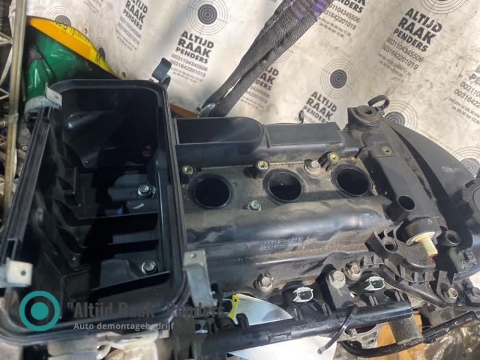 Motor van een Toyota Yaris II (P9) 1.0 12V VVT-i 2010