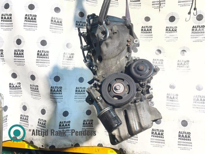 Motor van een Toyota Yaris II (P9) 1.0 12V VVT-i 2010