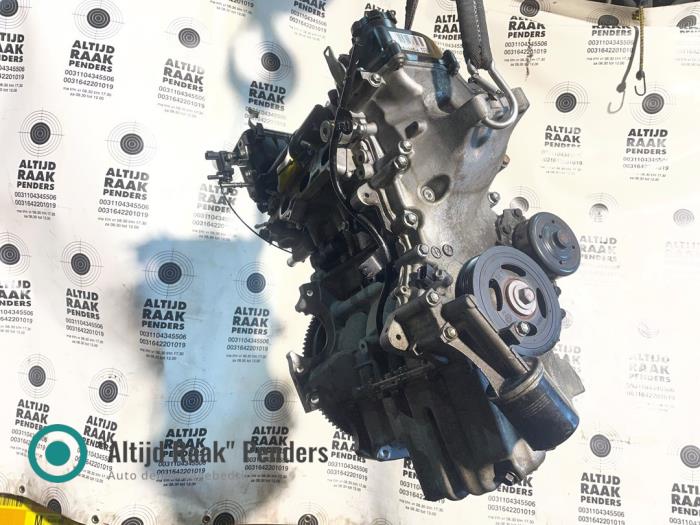 Motor van een Toyota Yaris II (P9) 1.0 12V VVT-i 2010