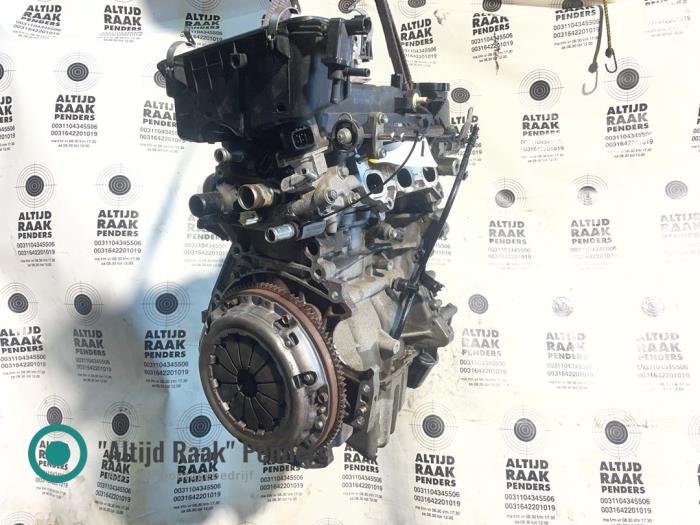 Motor van een Toyota Yaris II (P9) 1.0 12V VVT-i 2010