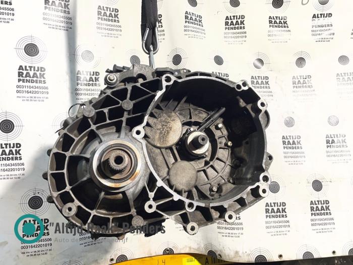 Used Gearbox Volkswagen Multivan T5 (7E/7HC/7HF/7HM) 2.5 TDi Price on request offered by "Altijd Raak" Penders
