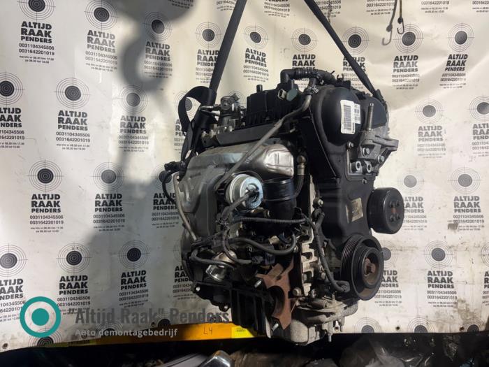 Ventildeckel van een Volvo V40 (MV) 1.6 T2 GTDi 16V 2014