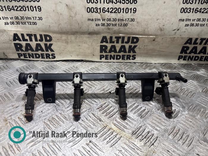 Usagé Injecteur (injection essence) Dacia Sandero I (BS) 1.6 Prix sur demande proposé par "Altijd Raak" Penders