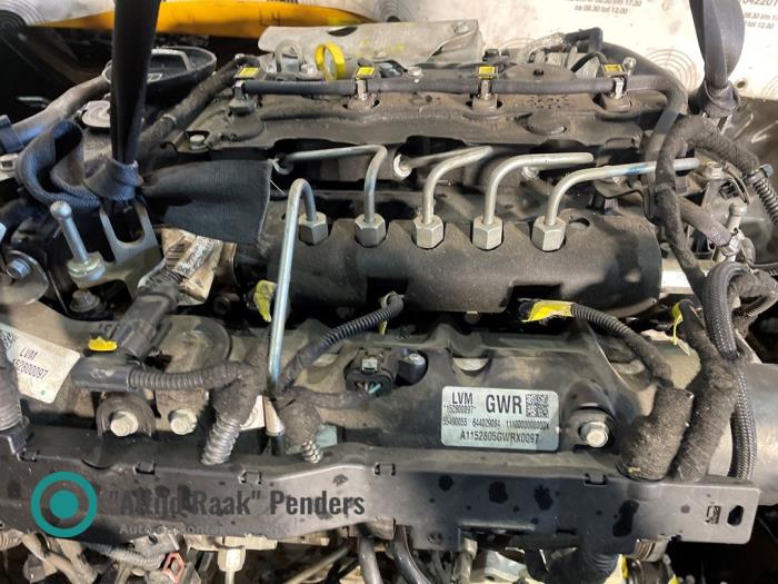 Motor van een Opel Astra J Sports Tourer (PD8/PE8/PF8) 1.6 CDTI 16V 2015