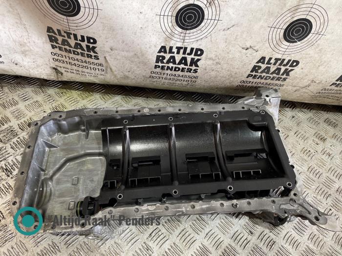 Usagé Couvercle carter Mercedes E Estate (S212) E-500 V8 32V 4-Matic Prix sur demande proposé par "Altijd Raak" Penders