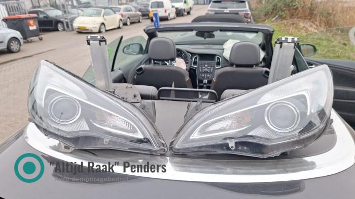 Używane Reflektor prawy Opel Cascada 1.4 Turbo 16V Cena na żądanie oferowane przez "Altijd Raak" Penders
