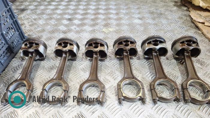 Usados Pistón BMW 5 serie (E60) 523i 24V Precio de solicitud ofrecido por "Altijd Raak" Penders
