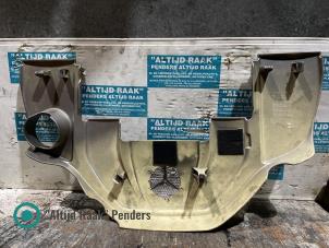 Abdeckblech Motor van een Mercedes-Benz SL (R230) 5.4 SL-55 AMG V8 24V 2004
