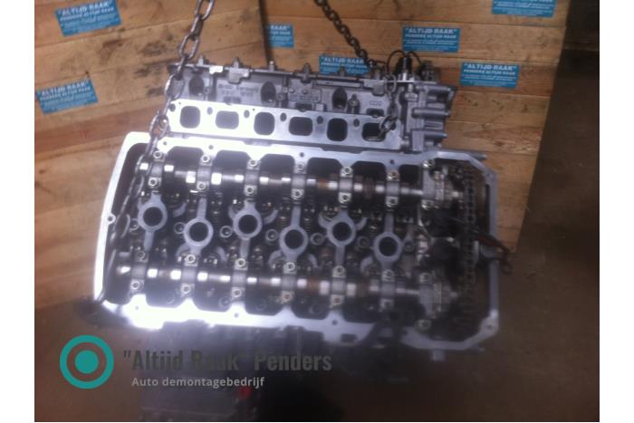 Motor van een Bentley Continental GT 6.0 W12 48V 2004