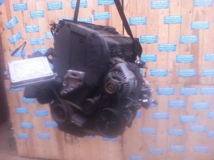 Motor de un Rover 200 Cabrio (XW) 214 16V MPi 1997