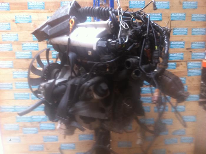 Motor van een Volkswagen Passat (3B3) 2.3 V5 20V 2000