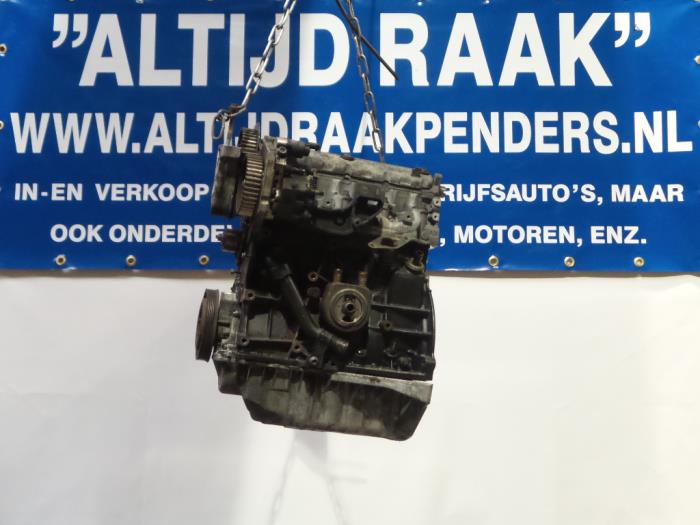 Engine from a Renault Laguna II Grandtour (KG) 1.9 dCi 110 2007