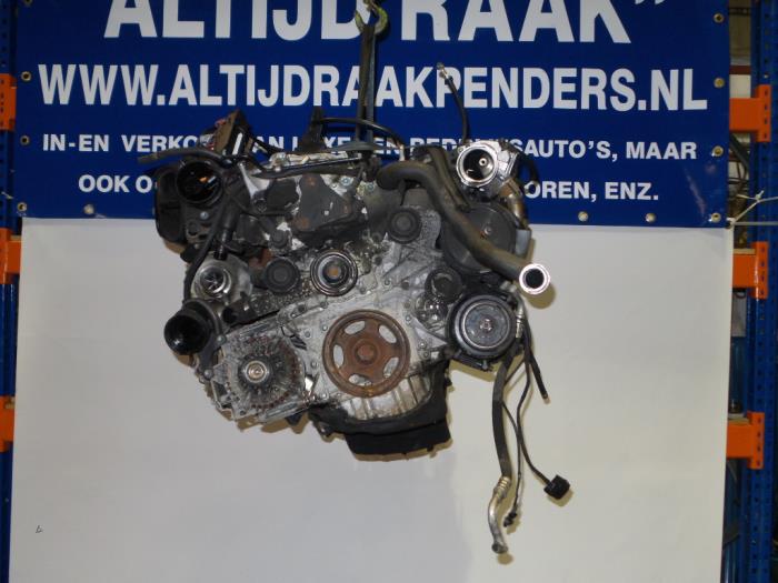 Engine from a Mercedes-Benz C Sportcoupé (C203) 2.2 C-220 CDI 16V 2006