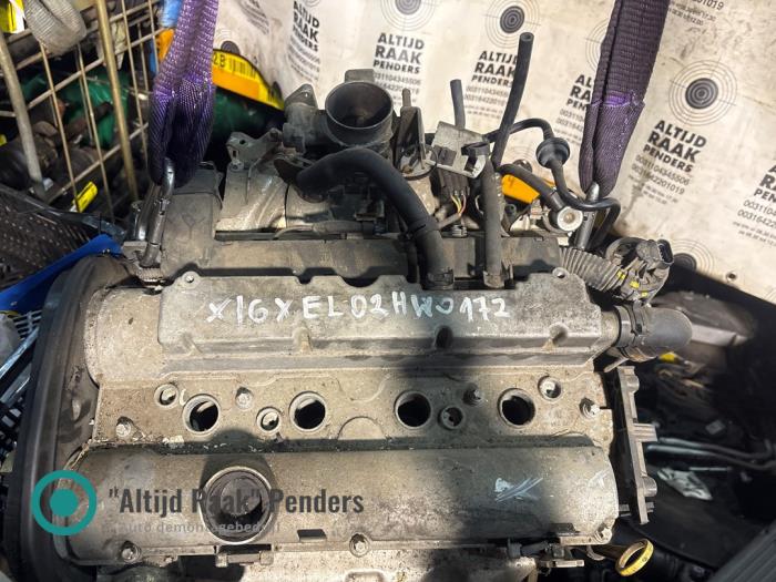Motor van een Opel Astra F (56/57) 1.6i 16V 1998