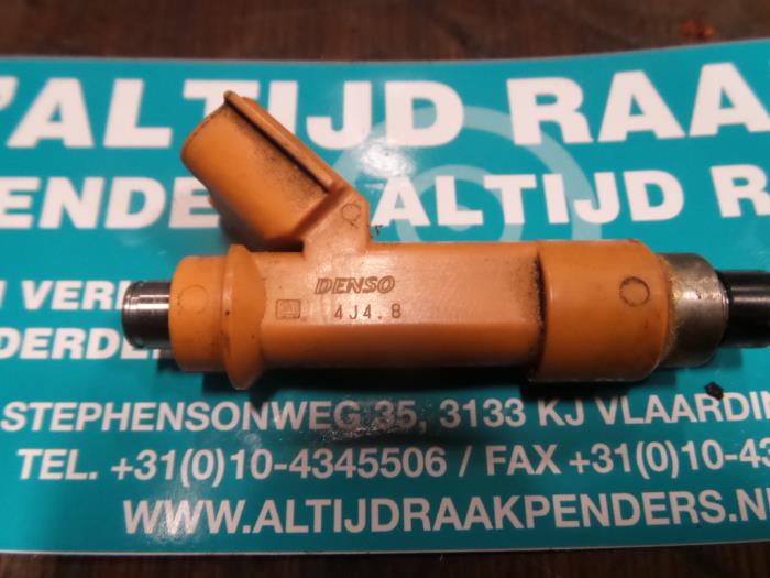 Injector (petrol injection) from a Daihatsu Sirion 2008