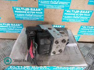 ABS Pumpe van een Fiat Punto II (188) 1.9 JTD 80 ELX 2002