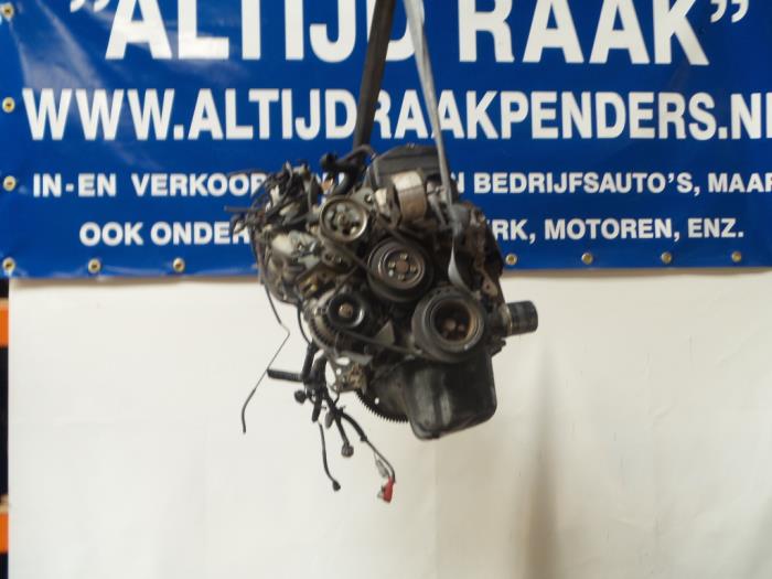 Engine from a Daihatsu Charade (G200/201/202/203/204) 1.3i TS 16V 1997