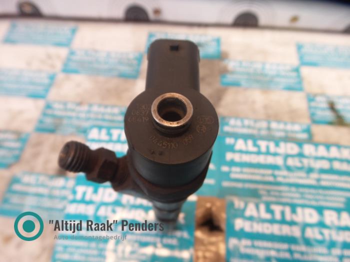Usagé Injecteurs Chrysler Voyager Prix sur demande proposé par "Altijd Raak" Penders