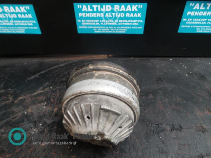 Used Engine mount Mercedes S-Klasse Price on request offered by "Altijd Raak" Penders