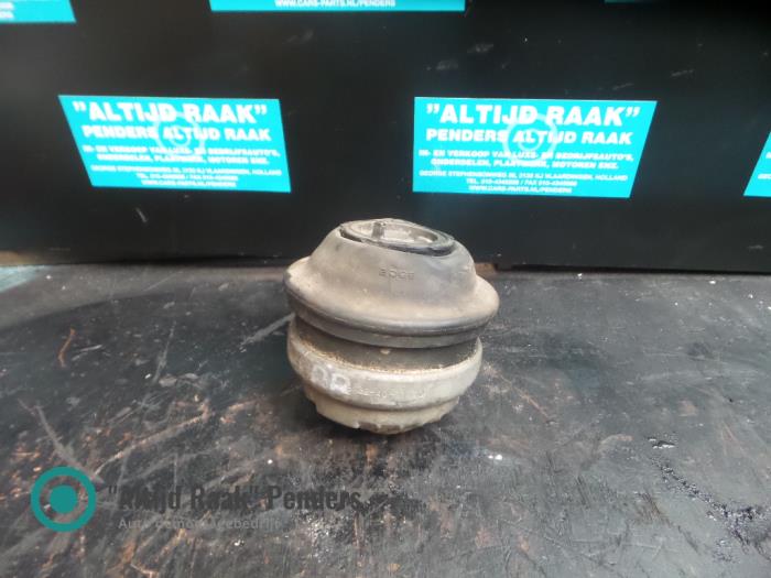 Used Engine mount Mercedes S-Klasse Price on request offered by "Altijd Raak" Penders