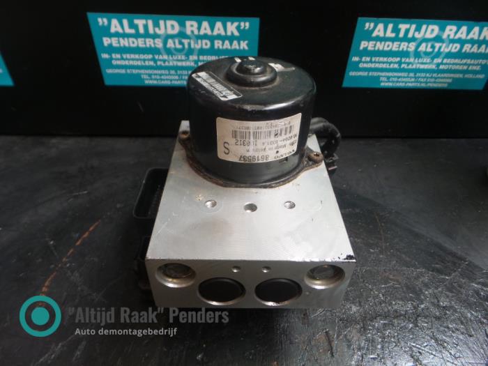 Used ABS pump Volvo V70 (SW) 2.4 20V 140 Price € 200,00 Margin scheme offered by "Altijd Raak" Penders