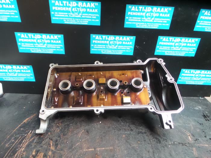Rocker cover from a Toyota Prius 2007
