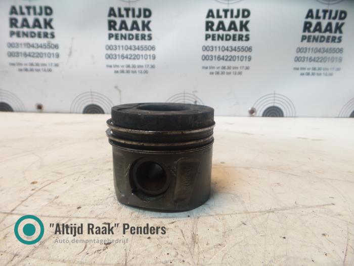 Usagé Piston Mercedes E-Klasse Prix sur demande proposé par "Altijd Raak" Penders