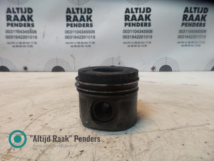 Usagé Piston Mercedes E-Klasse Prix sur demande proposé par "Altijd Raak" Penders