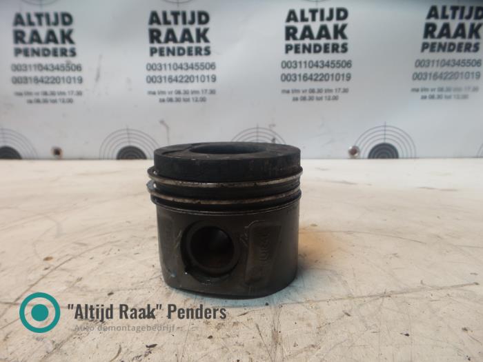 Usagé Piston Mercedes E-Klasse Prix sur demande proposé par "Altijd Raak" Penders