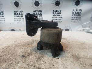 Used Gearbox mount Hyundai Santafe Price on request offered by "Altijd Raak" Penders