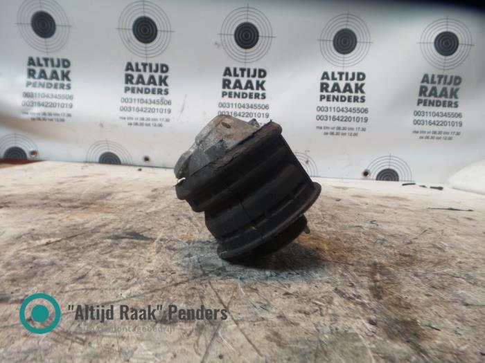 Used Engine mount Mercedes CLK Price on request offered by "Altijd Raak" Penders