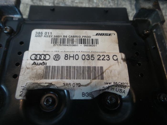 Amplificateur audio d'un Audi A4 Cabrio (B7) 1.8 T 20V 2007