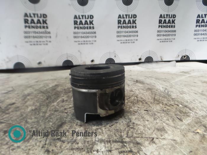 Gebrauchte Kolben Mitsubishi Pajero Preis auf Anfrage angeboten von "Altijd Raak" Penders