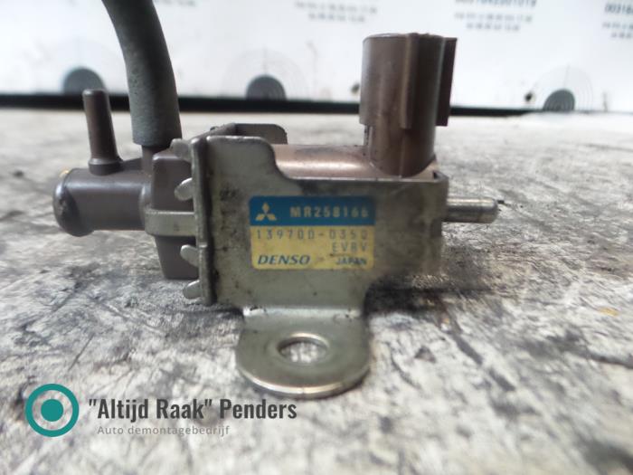 Vacuum relay Mitsubishi Pajero MR258166 DENSO