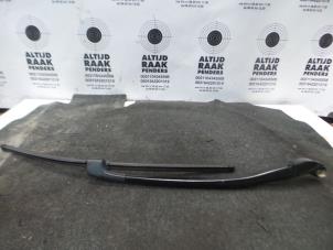 Used Front wiper arm Porsche Cayenne (9PA) 4.5 V8 32V Turbo Price on request offered by "Altijd Raak" Penders