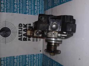 Used Mechanical fuel pump Mercedes S-Klasse Price on request offered by "Altijd Raak" Penders