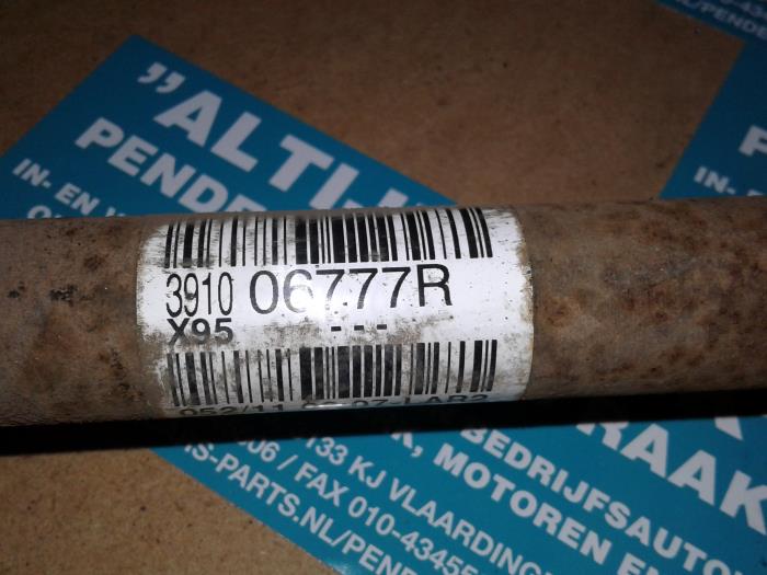 Front drive shaft, right from a Renault Megane III Coupe (DZ) 1.5 dCi 110 2011