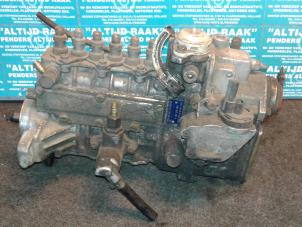 Used Mechanical fuel pump Mercedes 200 - 500 Price on request offered by "Altijd Raak" Penders