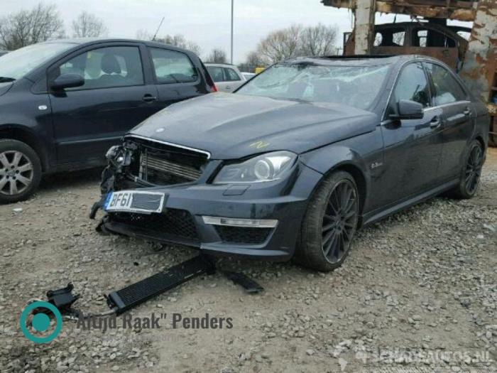 Ladeluftkühler van een Mercedes-Benz C (W204) 6.2 C-63 AMG 32V Black Series 2011