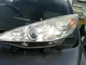 Used Headlight, left Peugeot 207 CC (WB) 1.6 16V THP Price on request offered by "Altijd Raak" Penders