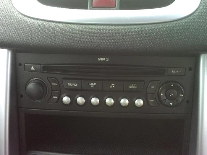 Radio CD player from a Peugeot 207 CC (WB) 1.6 16V THP 2007