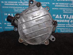 Used Vacuum pump (diesel) Volkswagen Golf Price on request offered by "Altijd Raak" Penders
