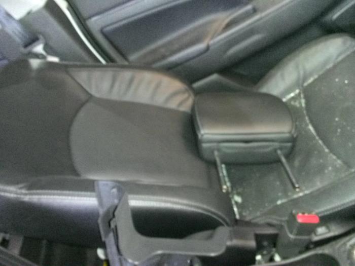Seat, left from a Mitsubishi ASX 2.2 DI-D 16V 4WD 2015