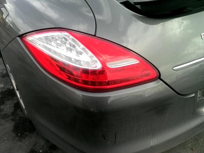 Rücklicht links van een Porsche Panamera (970) 3.0 D V6 24V 2013